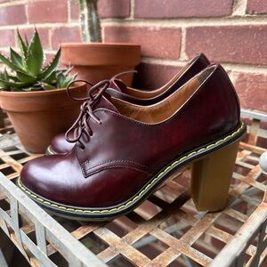 NWOT Dr Martens Jinelle heeled oxford